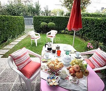 Il Glicine Fiorito Alojamento de Acomodação e Pequeno-almoço Lido di Venezia